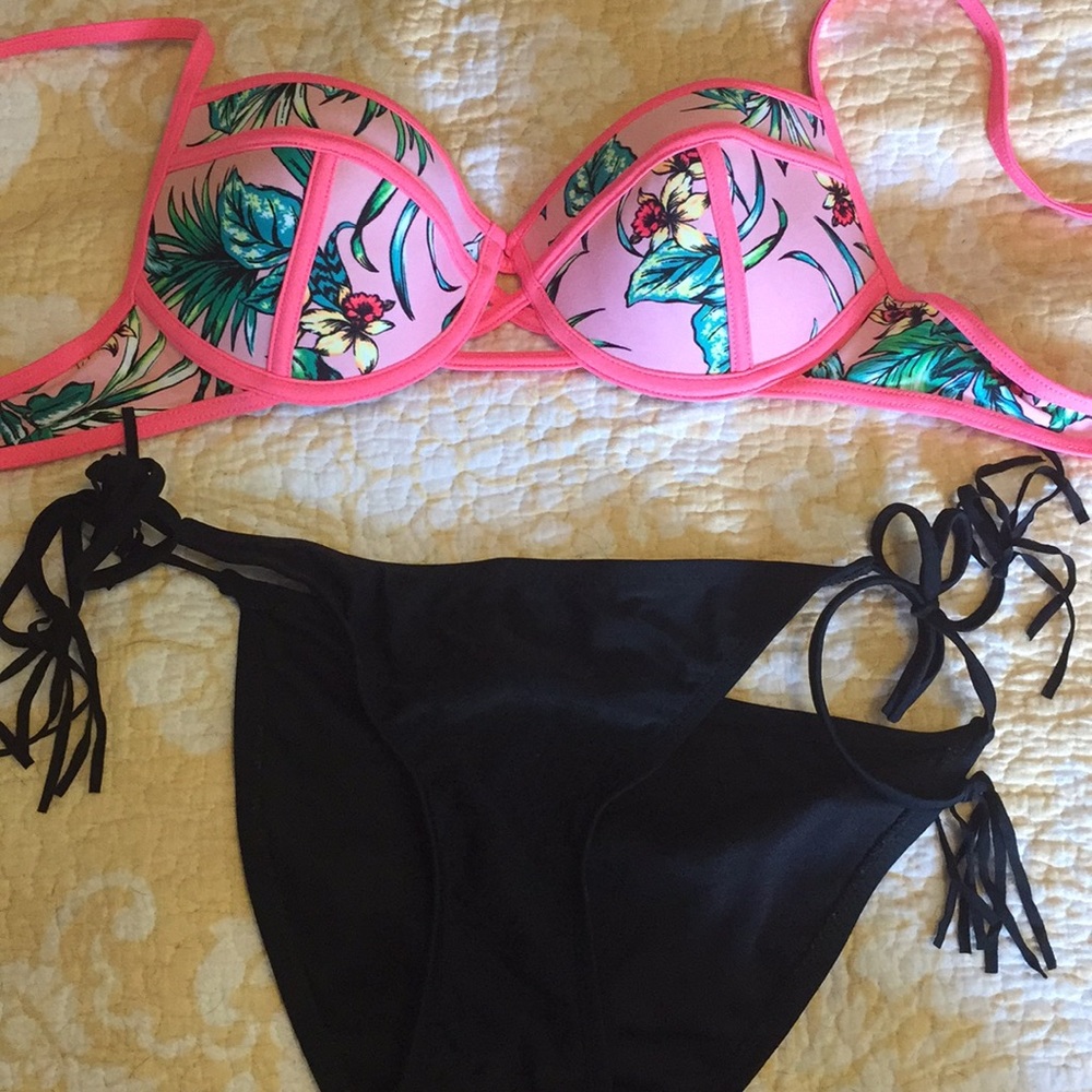 Mismatched Xhilaration swimsuit floral bra top